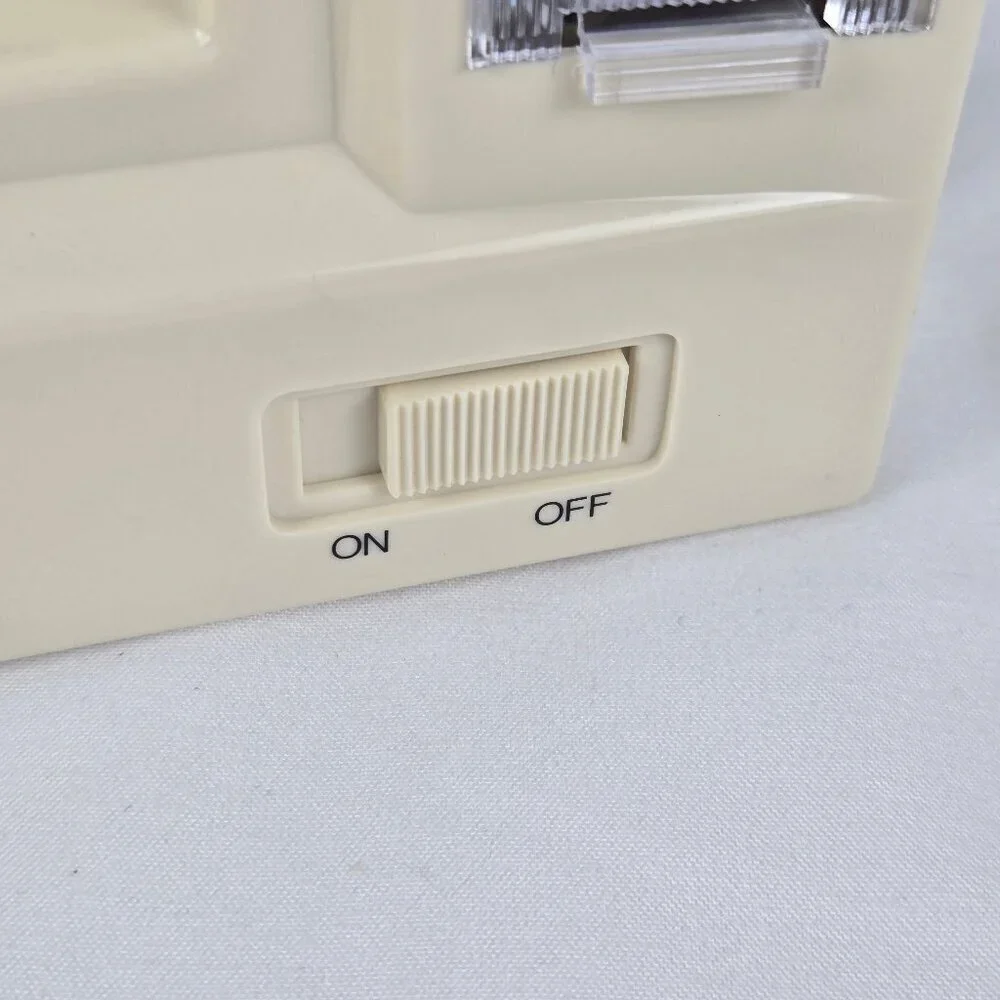 VTG Avon Light Up Make Up & Magnifying Mirror Battery Operated NWT Dead Stock